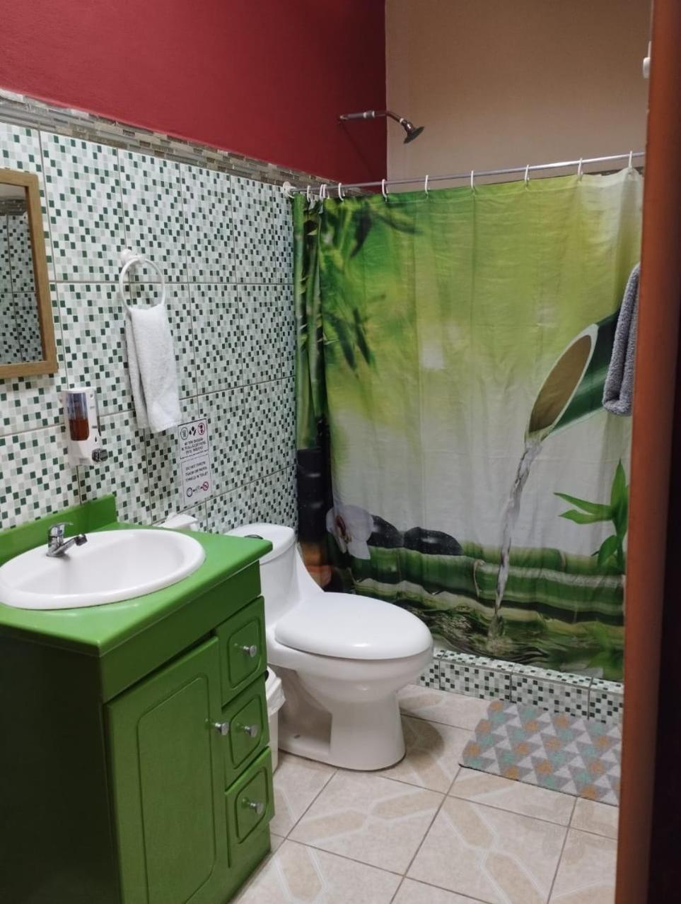 Cabinas Hukats Secret Jungle Puerto Viejo de Talamanca Exteriér fotografie